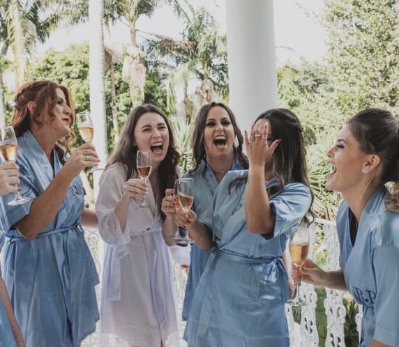 Noivas se divertindo no pré-casamento